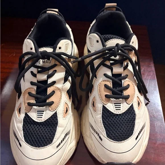 Steve Madden Earth Tone Tennis Shoes - Size 9.5 - Picture 3 of 5